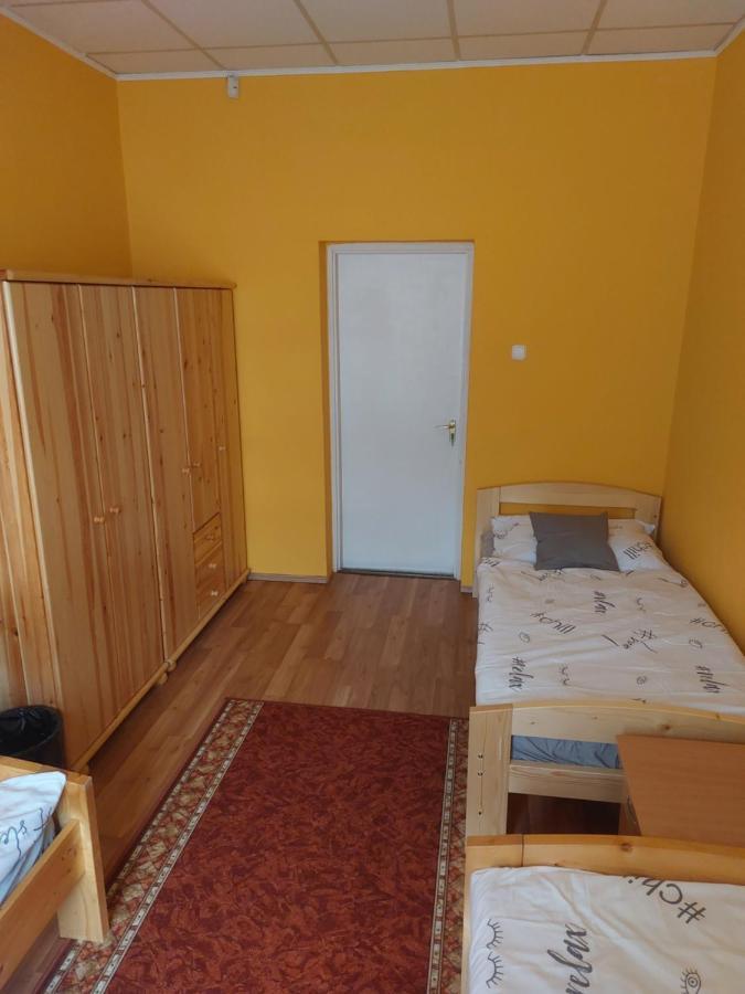Collingo Belvarosi Szallas Apartment Kazincbarcika Exterior photo