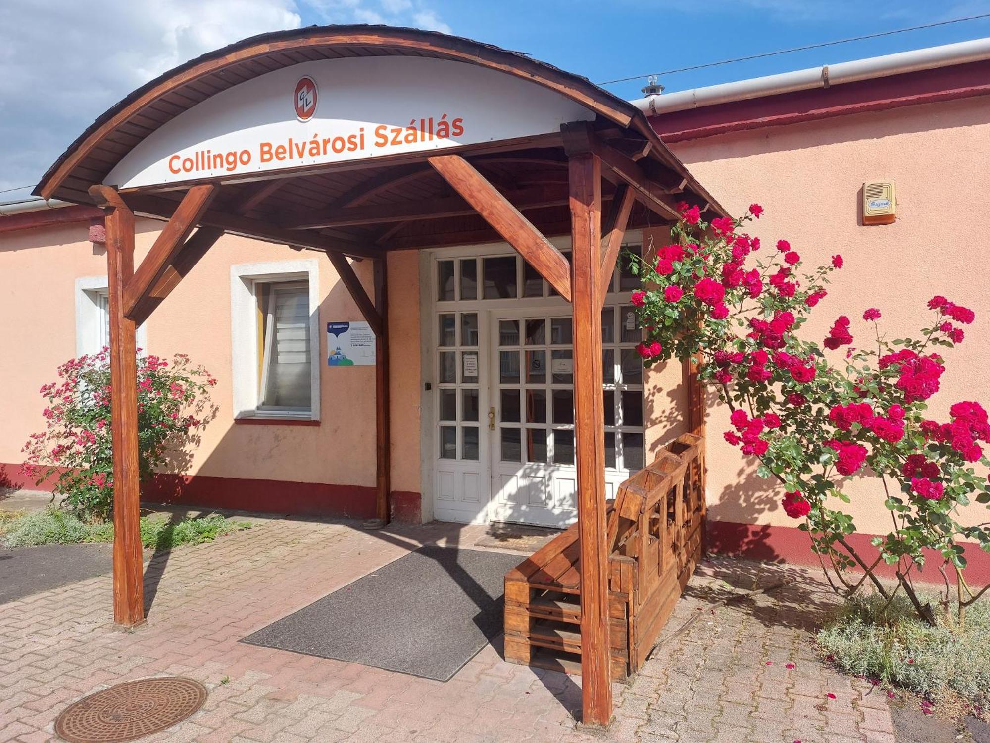 Collingo Belvarosi Szallas Apartment Kazincbarcika Exterior photo